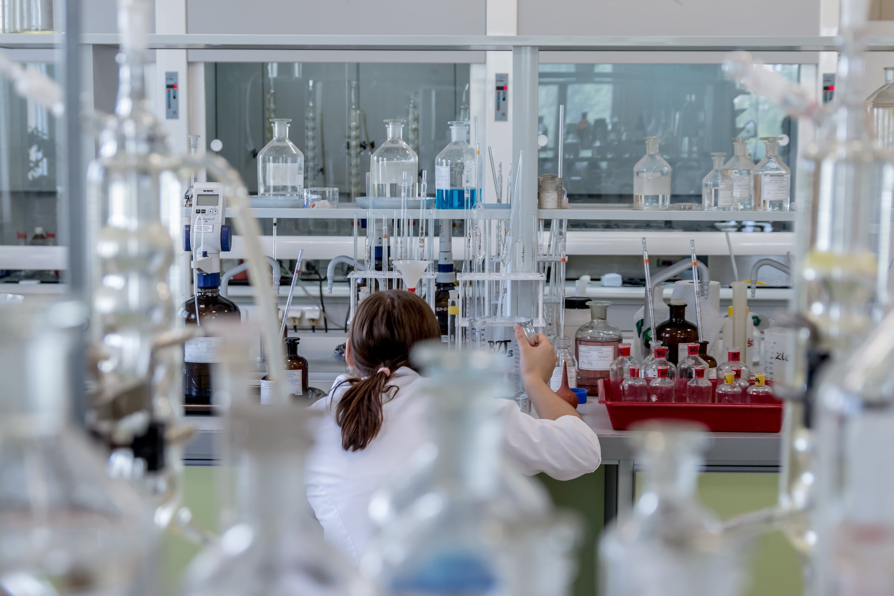 Healthcare laboratory analysis supporting a scalable research platform